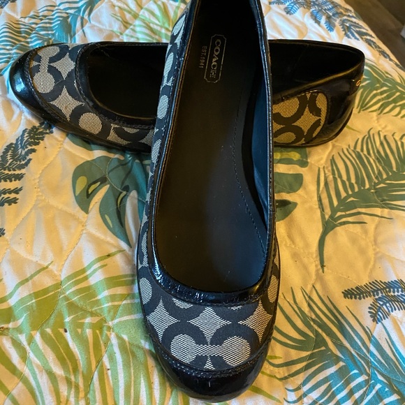 COACH FLATS - Picture 1 of 3